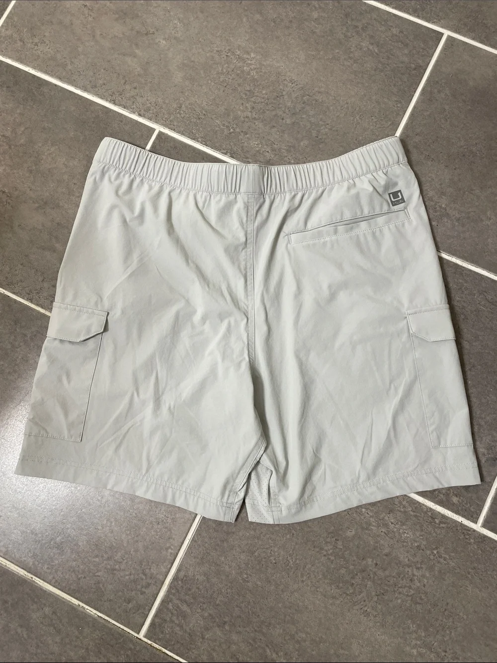 Huk 7” Creekbed Cargo Shorts size Large